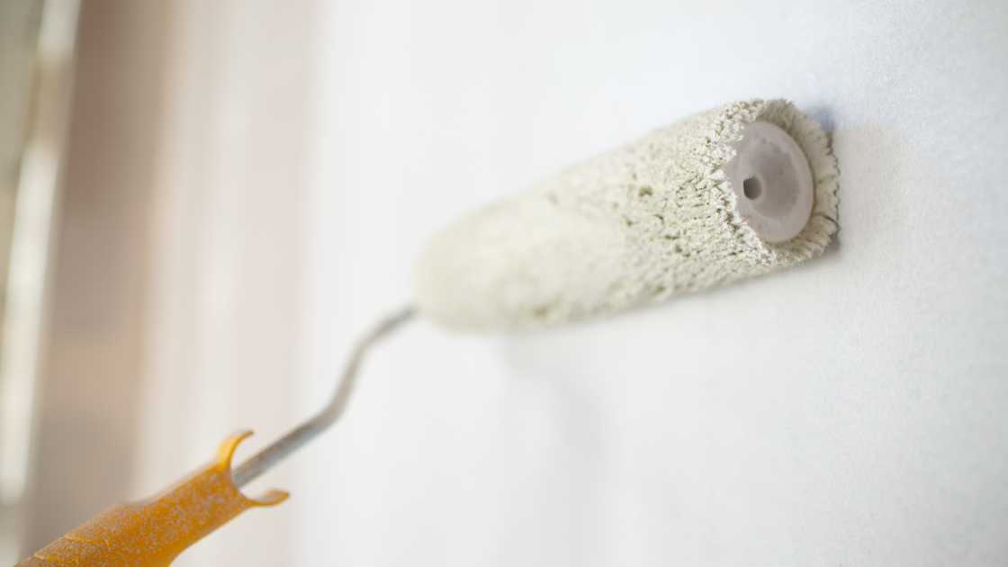 How Long Should Caulk Dry Before Painting