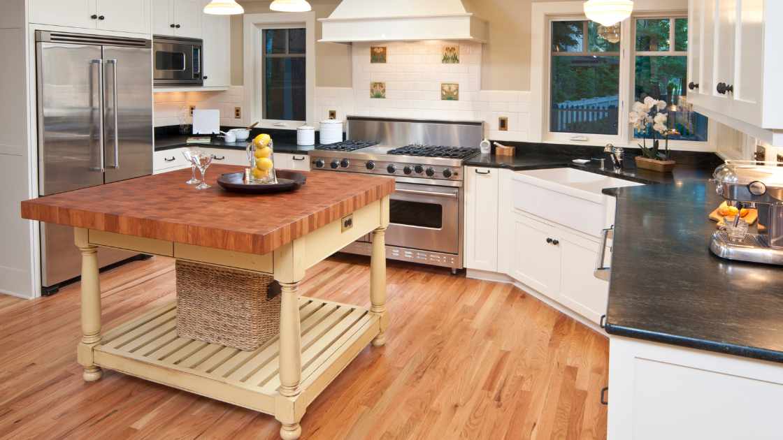How to Incorporate High-End Furniture Into a Small Space