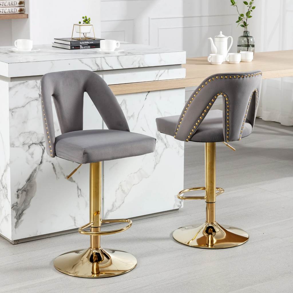 Matching Kitchen Chairs with Casters to Interior Themes